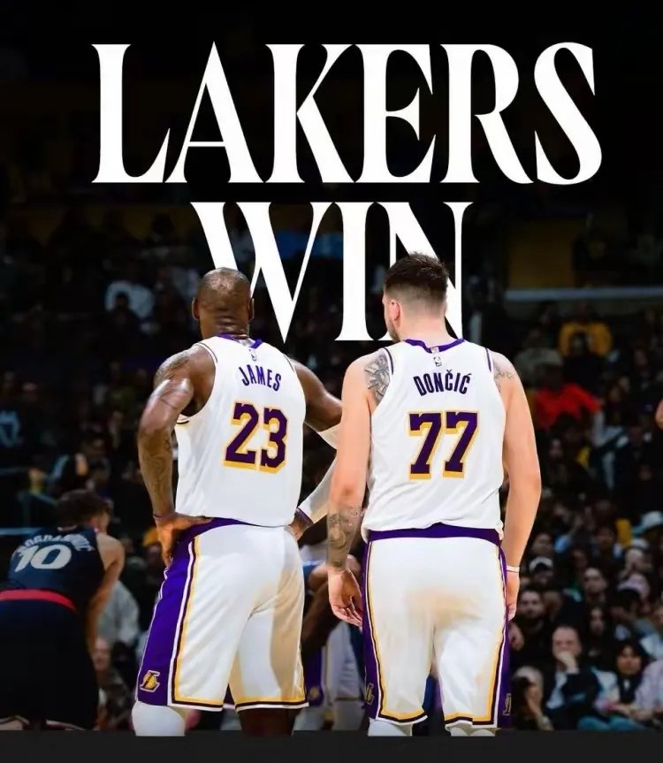 半岛体育官网-湖人球员团结一心，合力战胜对手夺得胜利