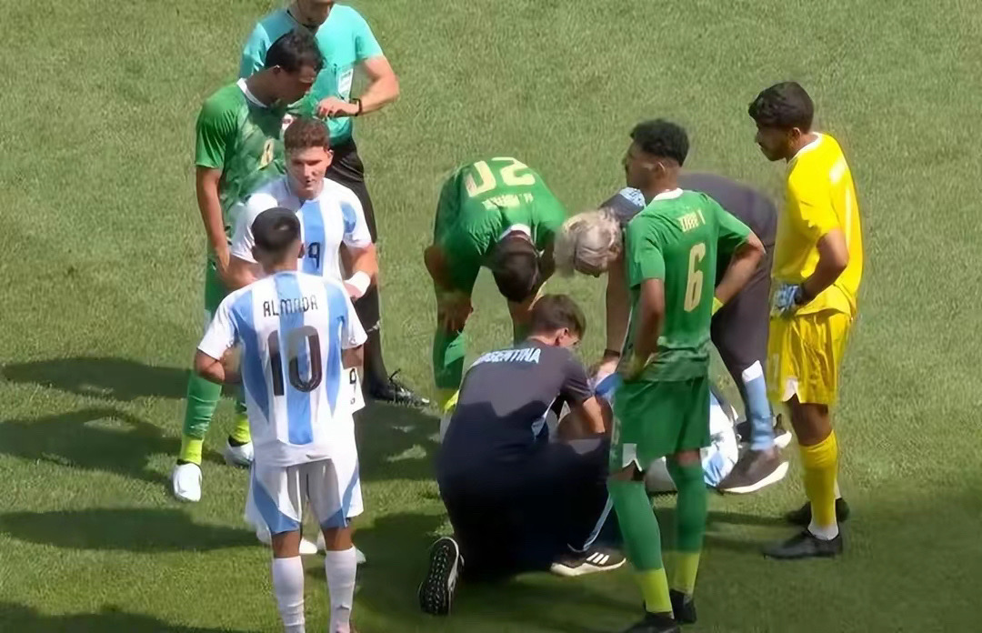 乌克兰队在比赛中展现出强大的防守实力