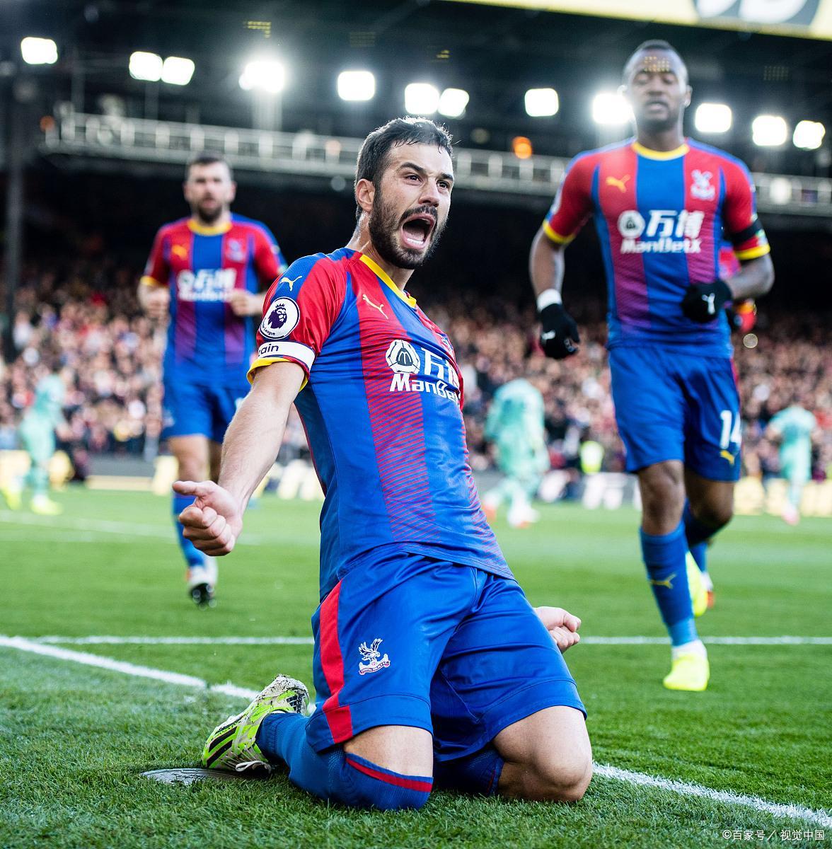 富勒姆队员疯狂破门，独占得分榜榜首