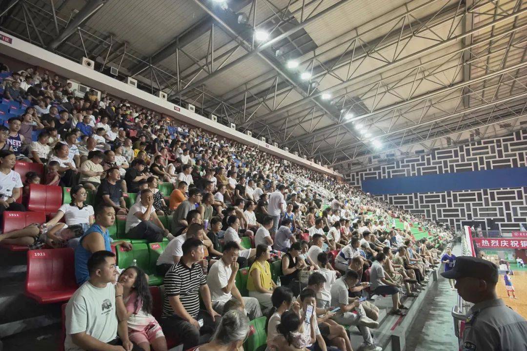 比赛高潮迭起，胜者笑傲赛场的简单介绍