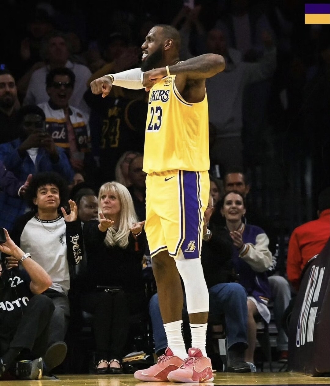 半岛体育中国官网-包含步行者控卫状态火热，成为球队重要得分点的词条