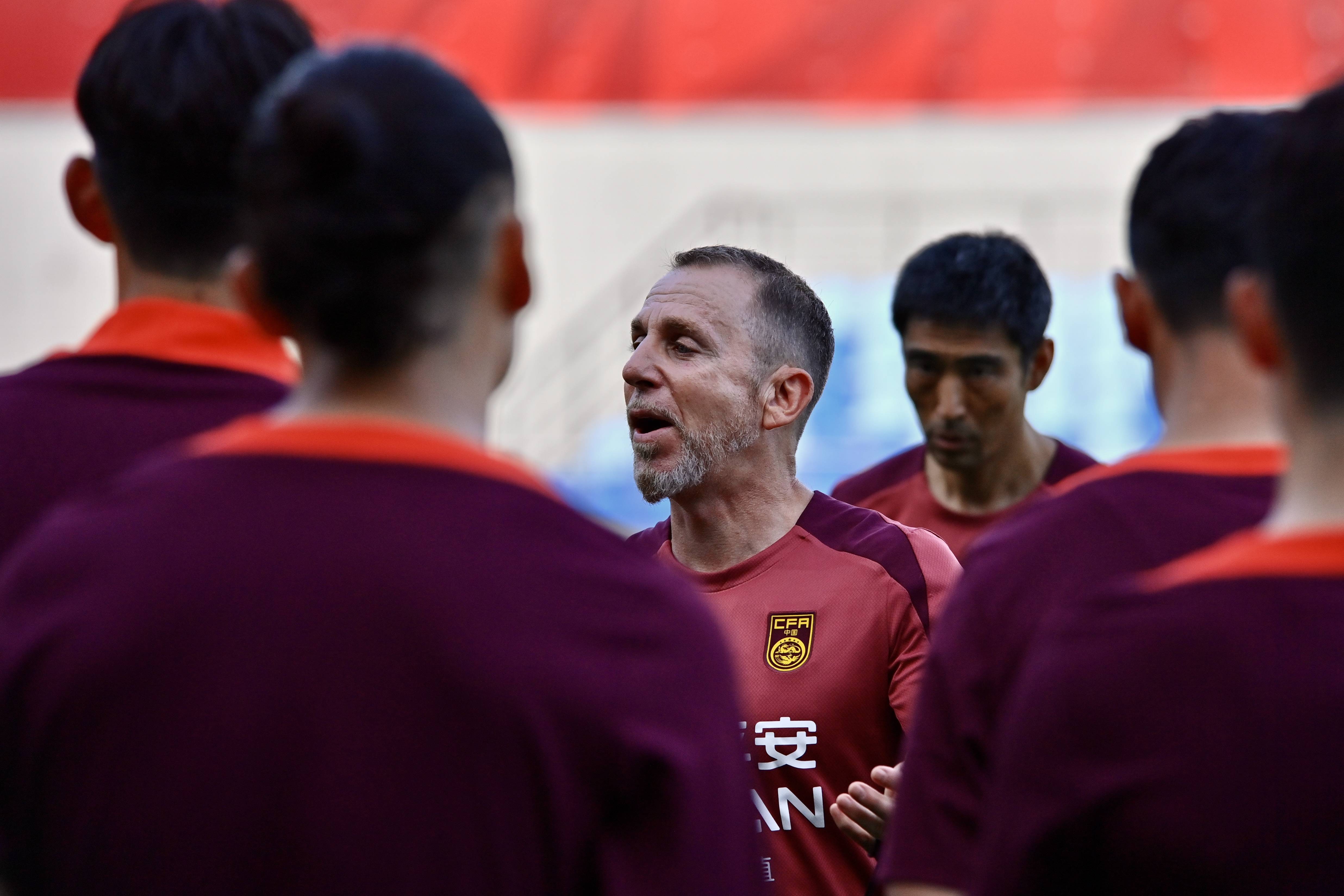 半岛体育教练-多位球员表现出色，助球队取胜