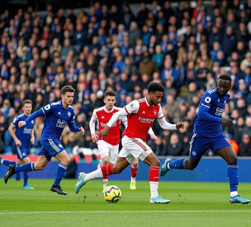 近期足球比赛精彩激烈,球队竞技巅峰对决 近期足球比赛精彩激烈,球队竞技巅峰对决