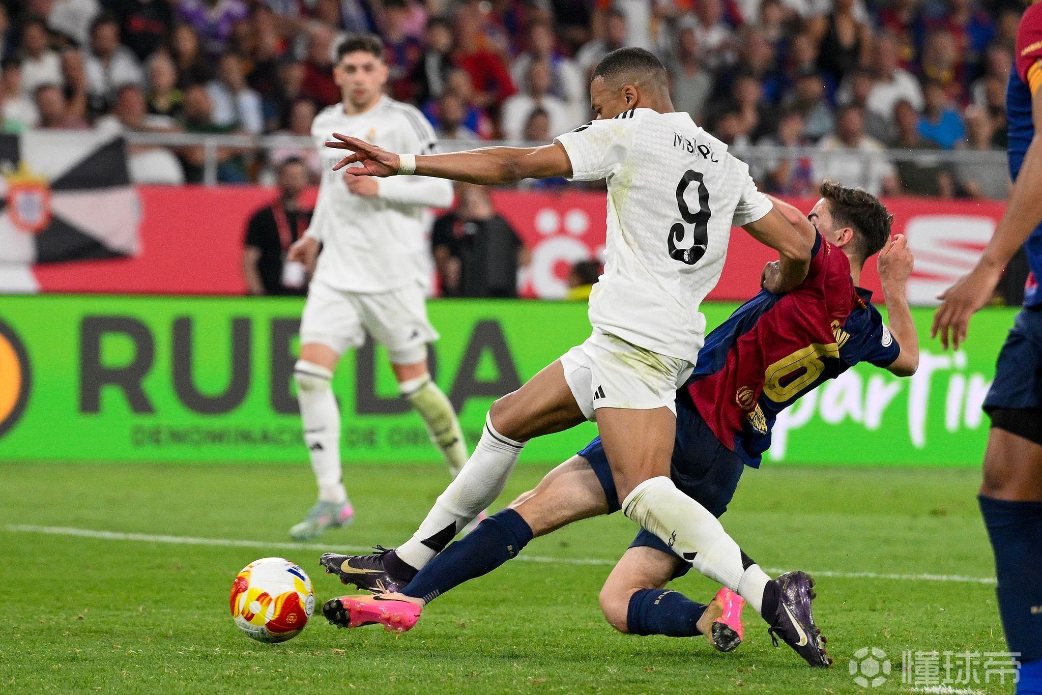 西班牙队员实力突出,助力团队获胜 西班牙队员实力突出,助力团队获胜