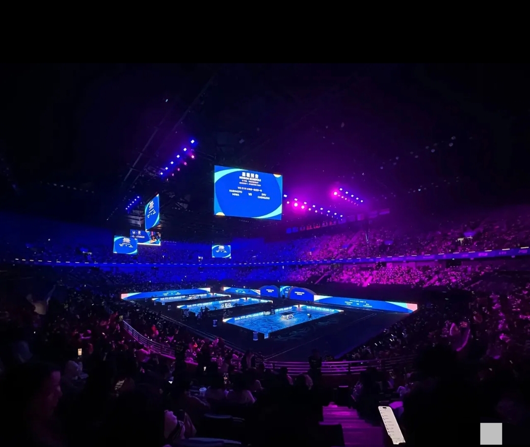 比赛现场火爆，场面感人至深