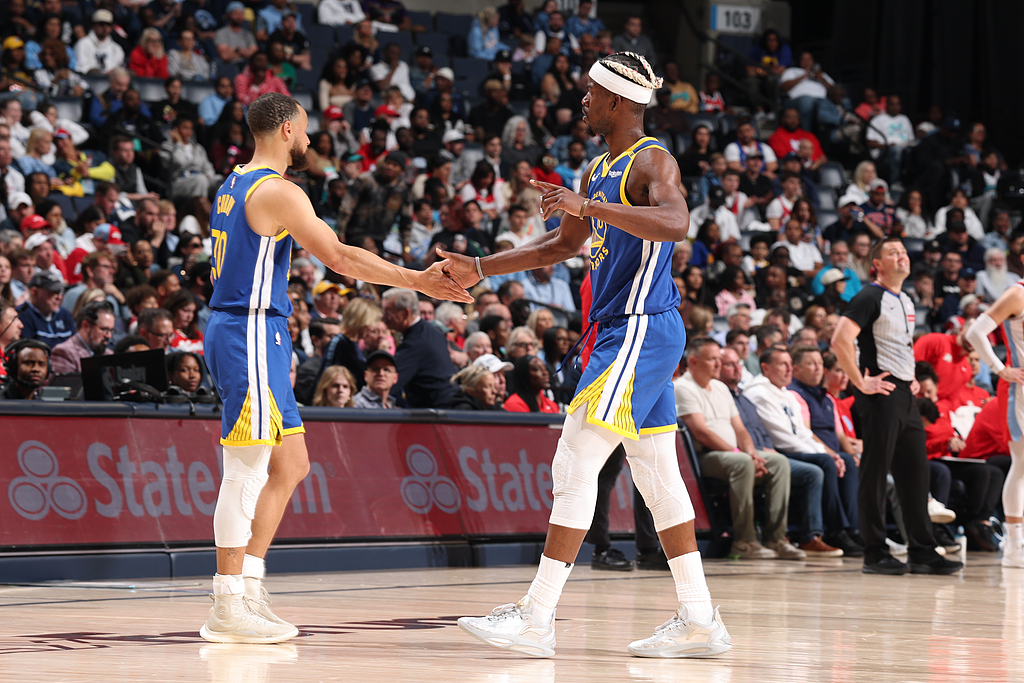 半岛体育注册-尼克斯战胜灰熊，巴恩斯出色发挥