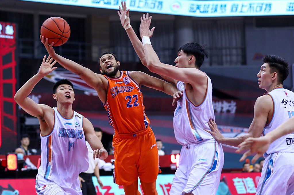 关于广东队豪取胜利，稳坐冠军宝座领跑的信息